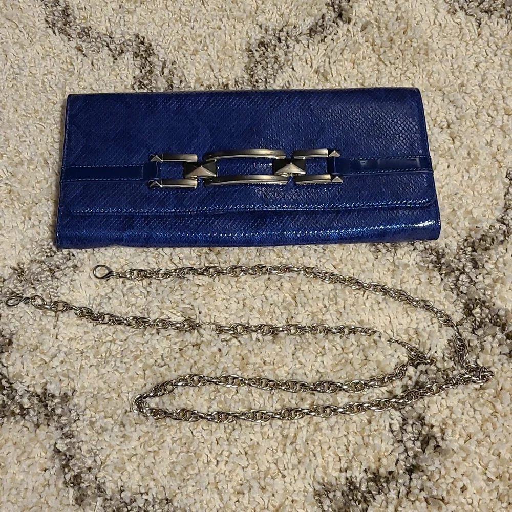 NWOT Blue Snake Print White House Black Market Clutch - Picture 8 of 8